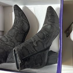 Women’s Black Snake Boots Size 8