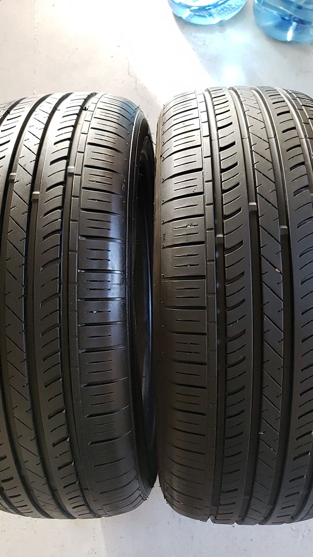 Land sport in great condition 2 tires 215 55 17 80%. Tread