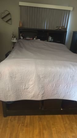 Queen bed frame w drawers