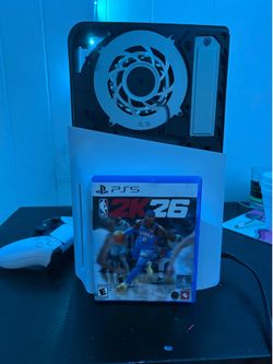 Ps5 slim disc version, comes with NBA 2k26 and a controller