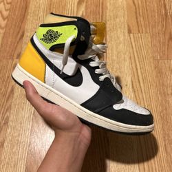 Air Jordan 1 Retro “Volt Gold” Size 9.5M