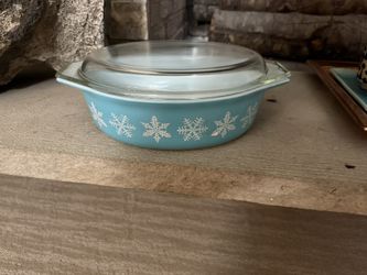 Vintage Pyrex Dish, 2-1/2 Quart