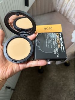 MAC .. face powder