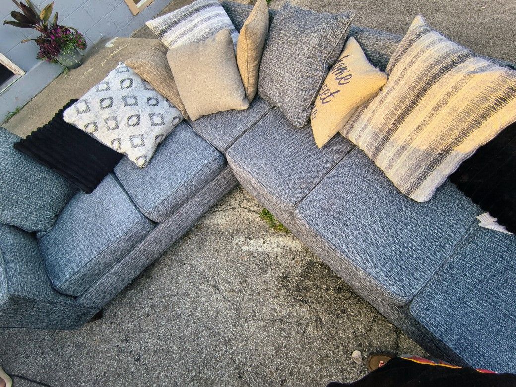 Havertys 6 Seater Sectional Sofa