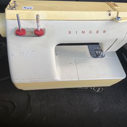 Singer 935 Sewing Machine 