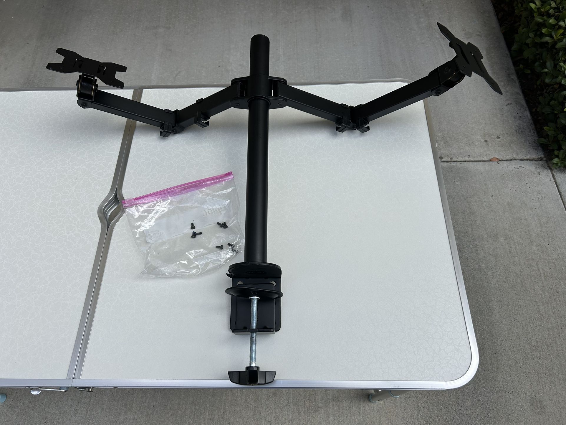 Dual Monitor Mount