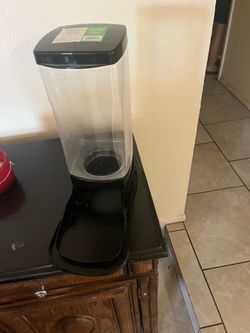 Pet feeder