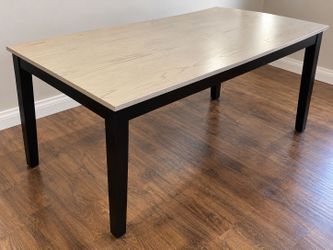 Modern Two-Tone Dining Table – Light Wood Top / Black Base