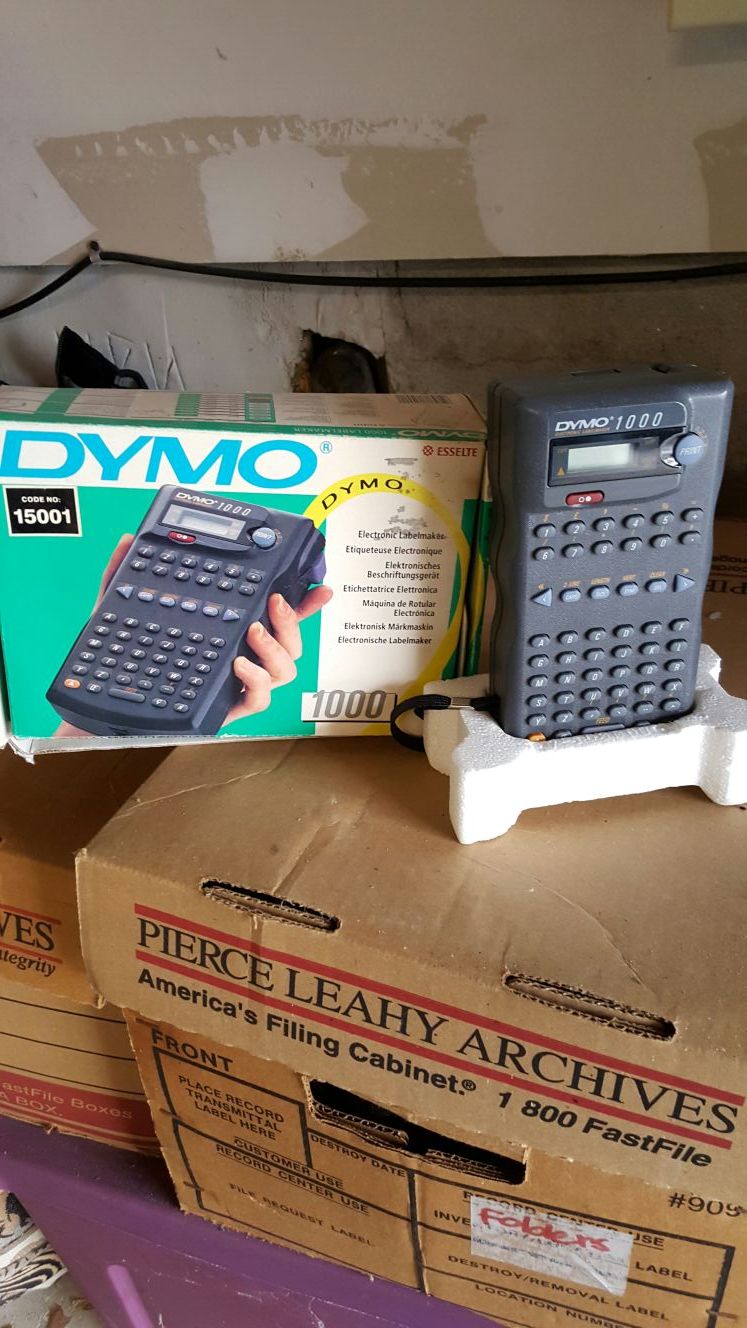 Dymo 1000 Esselte Electronic Label Maker With Wrist Strap.
