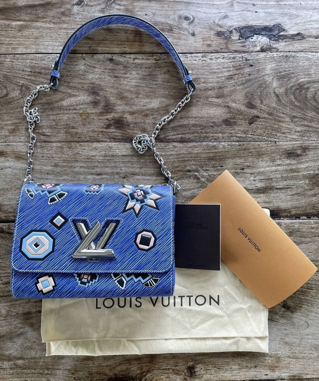 Louis Vuitton Twist MM for Sale in Ind Crk Vlg, FL - OfferUp