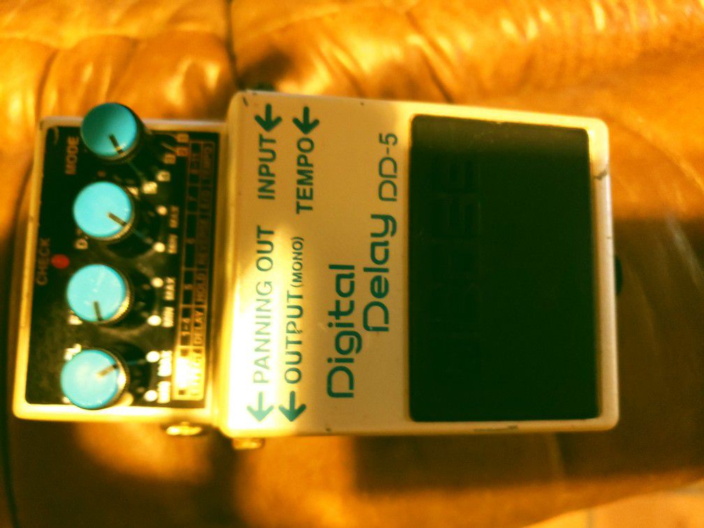 Boss DD5 Digital delay pedal