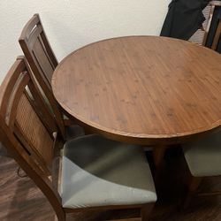 Round Kitchen Table & 4 Chairs 