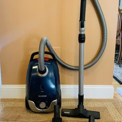 Severin Canister Vacuum Cleaner 