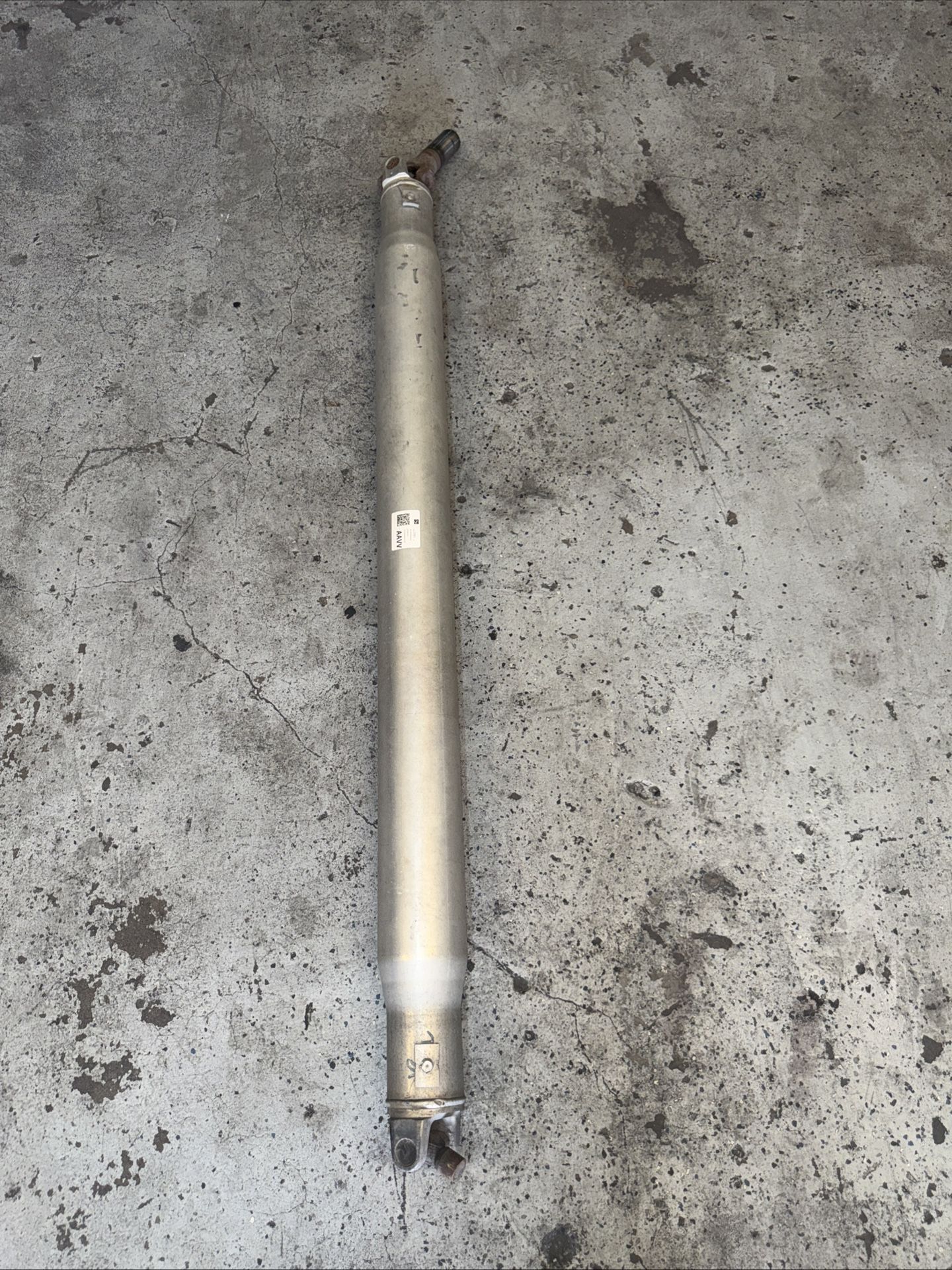 (contact info removed)5 2014-2018 GMC Sierra 1500 Rear Driveshaft 4x4 AAVV 10581992