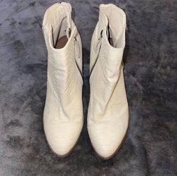 MIA 1976 Python Ankle Boots, Women's Size 8.5  Ivory Cowboy Boots