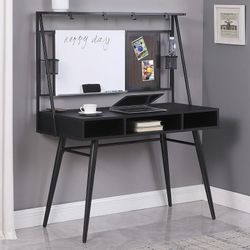 47-inch desk with whiteboard and USB port, black color. Pago inicial $50.