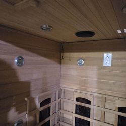 Sauna Great Condition With Glass Door Front To Can Deliever !