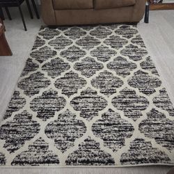 Rug, Black, Tan, Biege 5 X 7