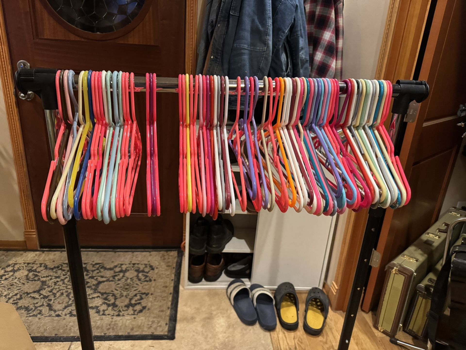 Lots Of plastic hangers (70 pc)