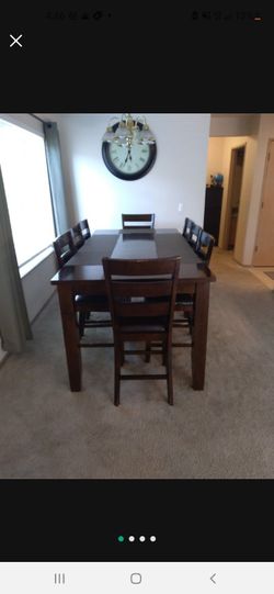 Dining Table and 8 chairs 