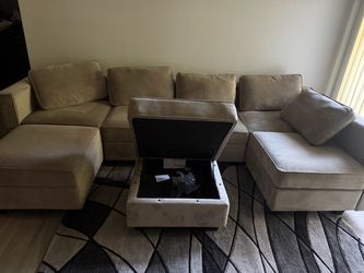 Sectional with storage