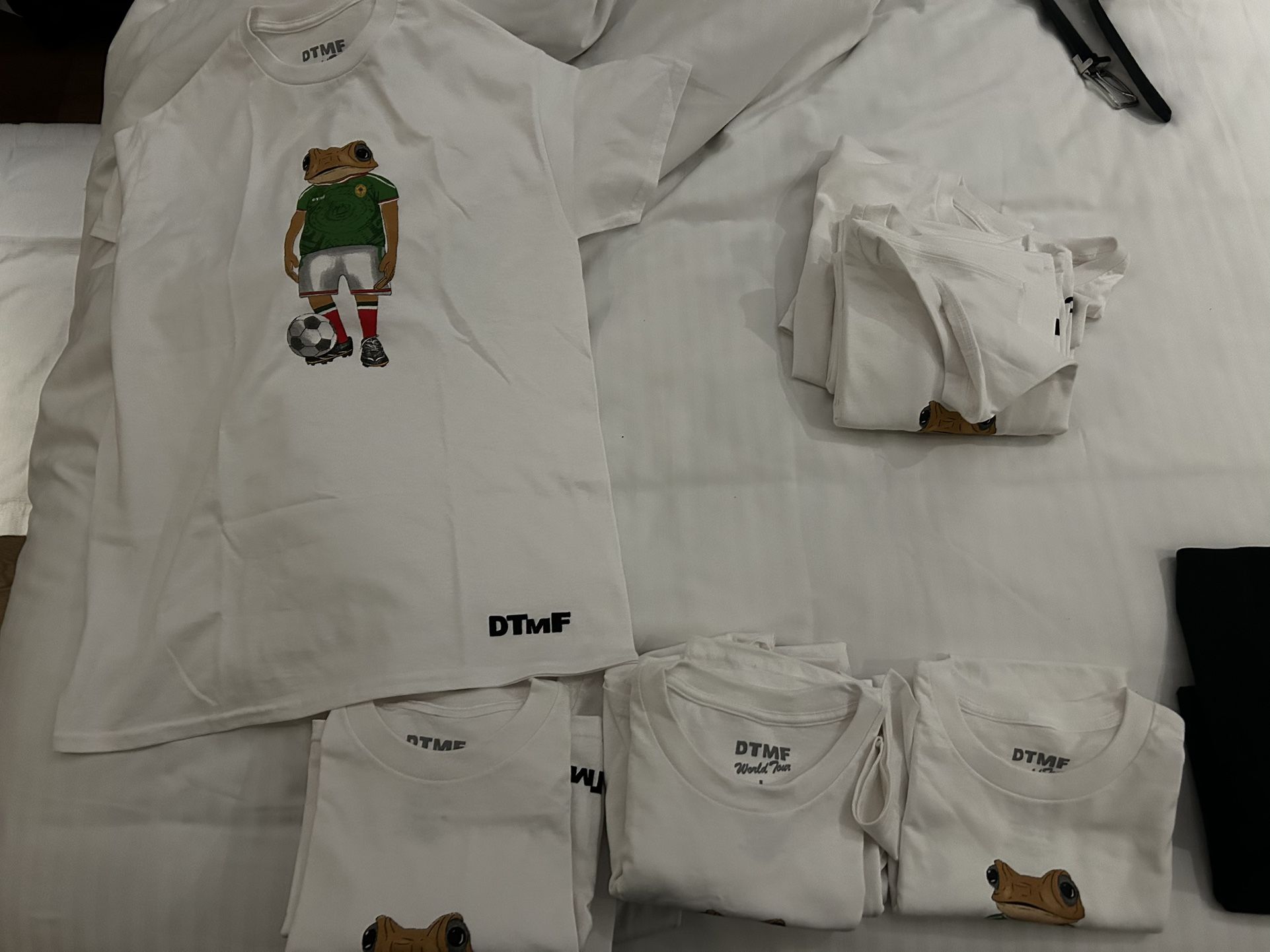 Bad Bunny Official Merch 2025 (Medium / Large)