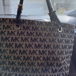 Michael kors purse 