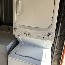 GE STACKABLE WASHER AND DRYER ($550)