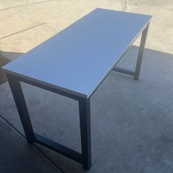 Like New White table/desk  2ft deep /  4ft 7in wide  / 29 1/2 inch high