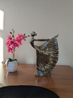 Beautiful Porcelain Dance Figurine / Sculpture – Excellent Display Piece / Ballerina