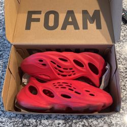 YZY FOAM RNNR 