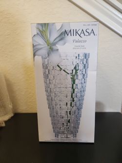 Mikasa Palazzo Crystal Vase