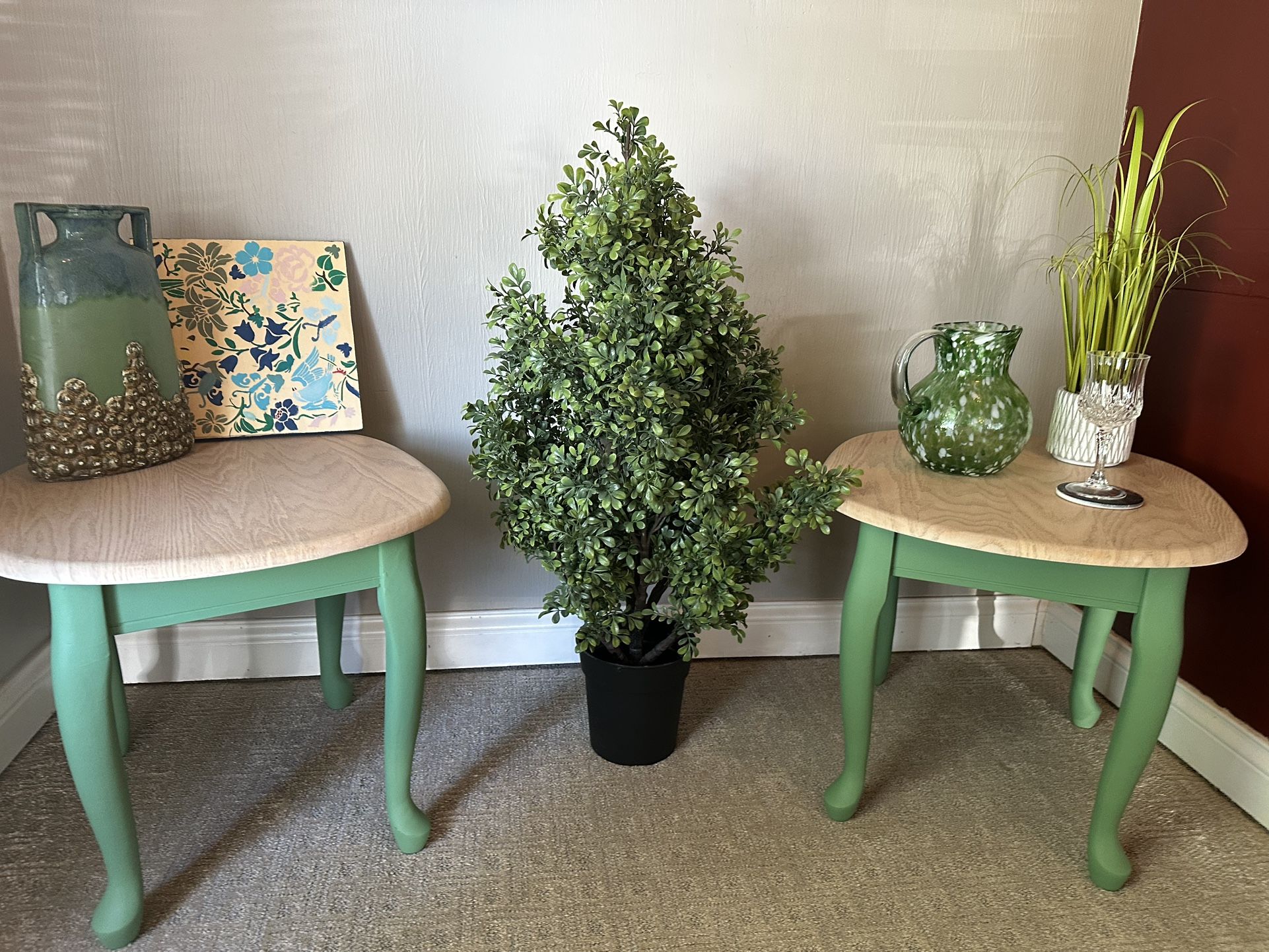 Two Beautiful End Tables/Nightstands
