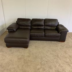 Cindy Crawford Leather Sectional *Free Delivery*