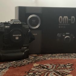 Olympus OM-D E-M1X Mirrorless Camera (only used Twice)