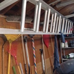 24 FOOT, ALUMINUM EXTENDING LADDER 