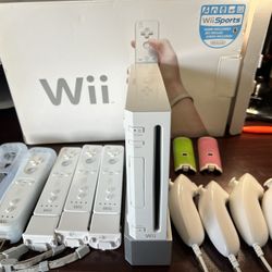 Nintendo Wii  Console & 4 Controllers+