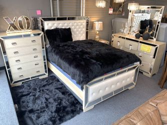 Complete bedroom set store closing everything must go take it today with $39 down