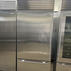 SUB ZERO 36”WIDE BUILT IN STAINLESS STEEL BOTTOM FREEZER REFRIGERATOR 