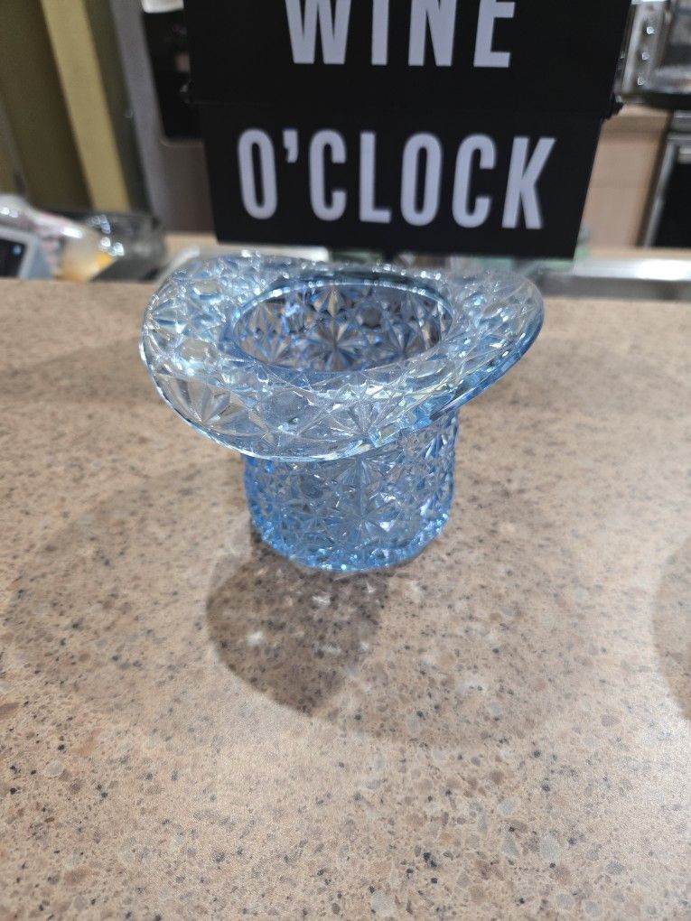 vintage Fenton or LG Wright light blue daisy and button pattern glass top hat,