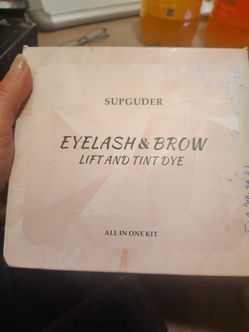 Eye lash and Brown tent