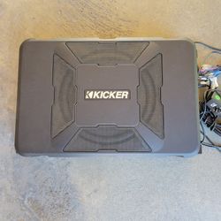 Kicker Hideaway 8" with Amp 