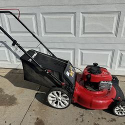 Troy-Bilt 21 in. 140 cc 550ex Series Briggs & Stratton Gas Walk Behind Push Lawn Mower with 2-in-1 Cutting TriAction Cutting System