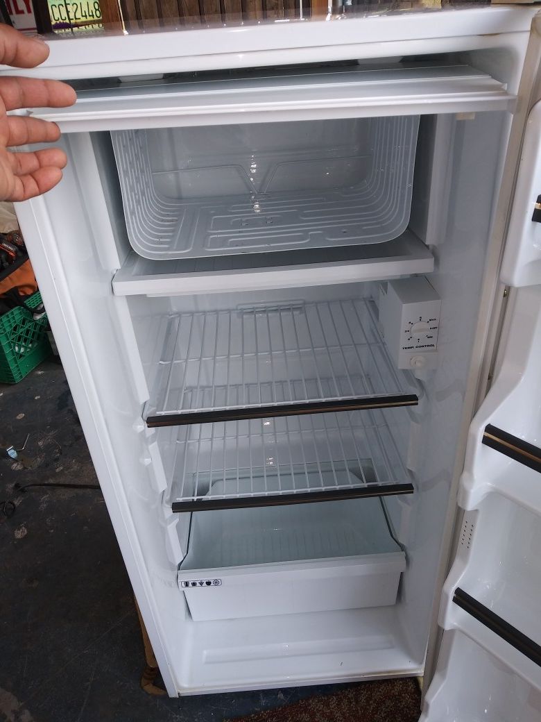 Sanyo mini fridge for Sale in Sun City, AZ OfferUp