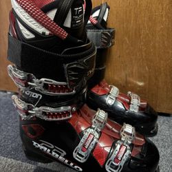 Ski boots: size 28.5