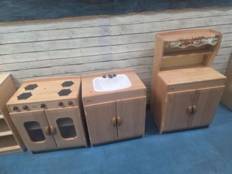 Comunity play things kitchen