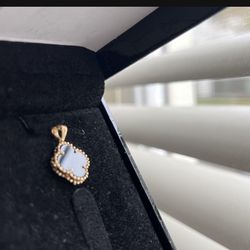 Van Cleef With Gold Neckless / No Chain