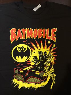 Gildan Batmobile Graphic Crew Neck Short Sleeve T-Shirt (XL)