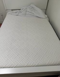 Hoxury Memory Foam Bed