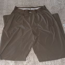 Alo Trousers Size L Color Olive Tree